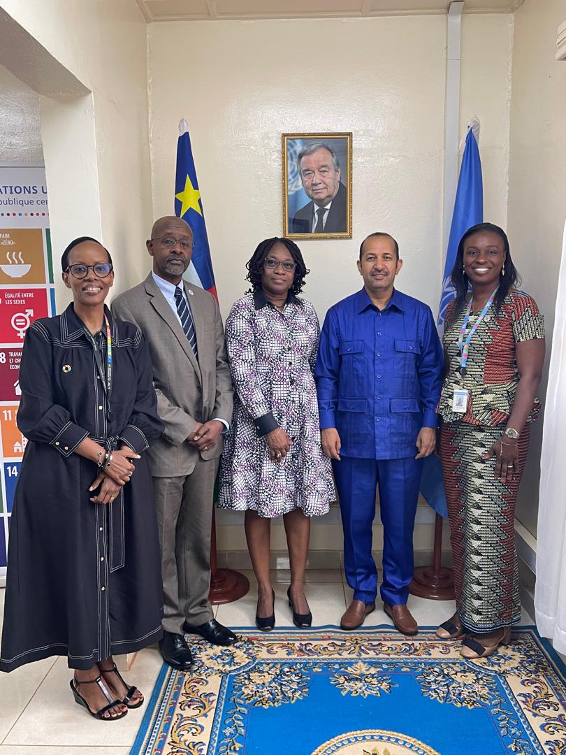 FAO en République centrafricaine (@faocentrafrique) on Twitter photo Echanges fructueux entre le Coordonnateur Résident <a href="/Ag_Ayoya/">Mohamed Ag Ayoya</a> et l’équipe de <a href="/FAOAfrica/">FAO in Africa</a> en mission à Bangui. Renforcer les synergies entre les autres agences et la #FAO et identifier les opportunités de solution commune pour la sécurité alimentaire en 🇨🇫 au centre des discussions. Echanges fructueux entre le Coordonnateur Résident <a href="/Ag_Ayoya/">Mohamed Ag Ayoya</a> et l’équipe de <a href="/FAOAfrica/">FAO in Africa</a> en mission à Bangui. Renforcer les synergies entre les autres agences et la #FAO et identifier les opportunités de solution commune pour la sécurité alimentaire en 🇨🇫 au centre des discussions.