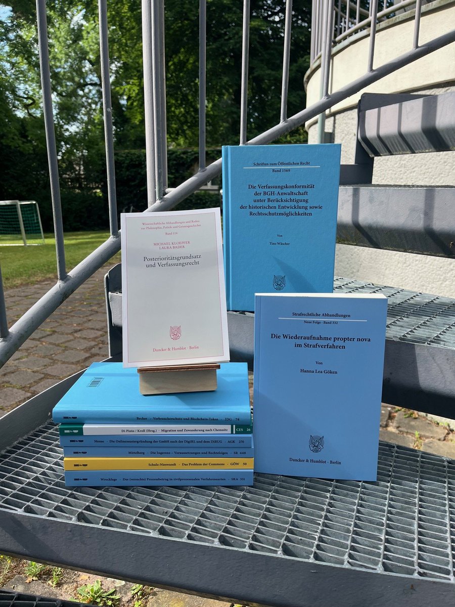 DunckerHumblot's tweet photo. Die Woche in Büchern – neu bei D&H: https://t.co/c4x5Dw8kEB #Sozialrecht #Sozialraum #Strafrecht #DigiRL #DiRUG #Verfassungsrecht #Verbraucherschutz #BlockchainToken #Migrationsgeschichte #Chemnitz #Prozessbetrug #Zivilprozess #Strafverfahren #BGHAnwaltschaft #Zulassungsverfahren https://t.co/XlNwrHmP8c