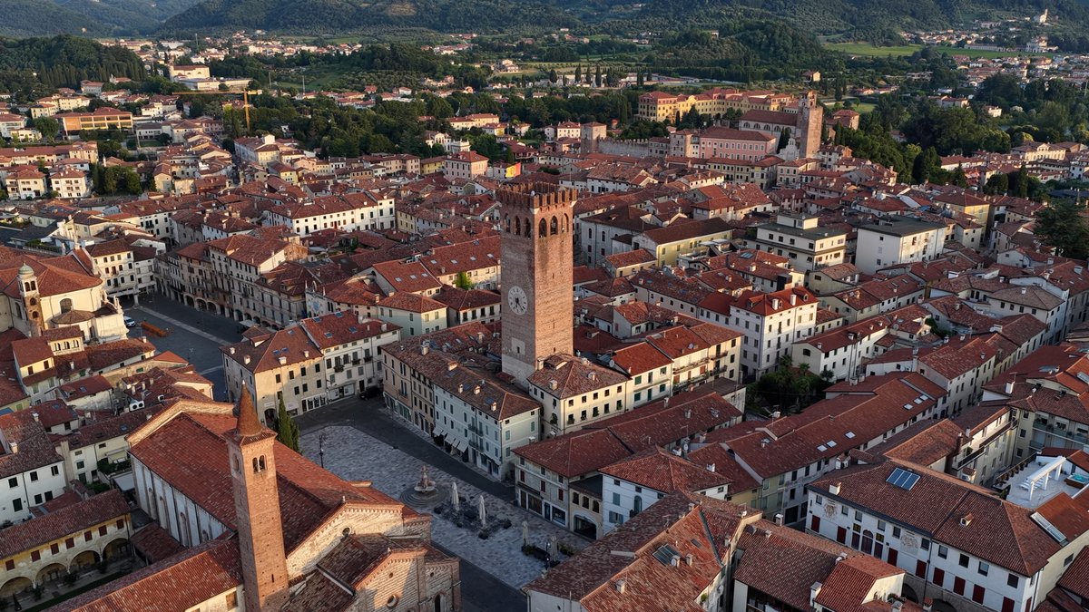 Riapre al pubblico la Torre Civica, il monumento simbolo della storia medievale di Bassano del Grappa. Inoltre, per celebrarne la riapertura e in occasione di “Bassano sotto le stelle”, mercoledì 9, 16 e 23 luglio 2025 sarà aperta in orario serale. museibassano.it