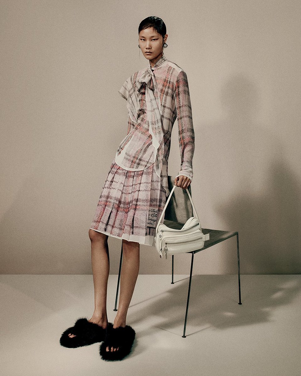 acnestudios's tweet image. Soft silhouettes.
Acne Studios Women’s Fall Winter 2025 collection explores plaid prints, furry knits, and sculpted bows. Checks appear pastel toned and printed on fluid, light fabrications - styled with the Camero bag for a complete look.
Discover the collection in stores…
