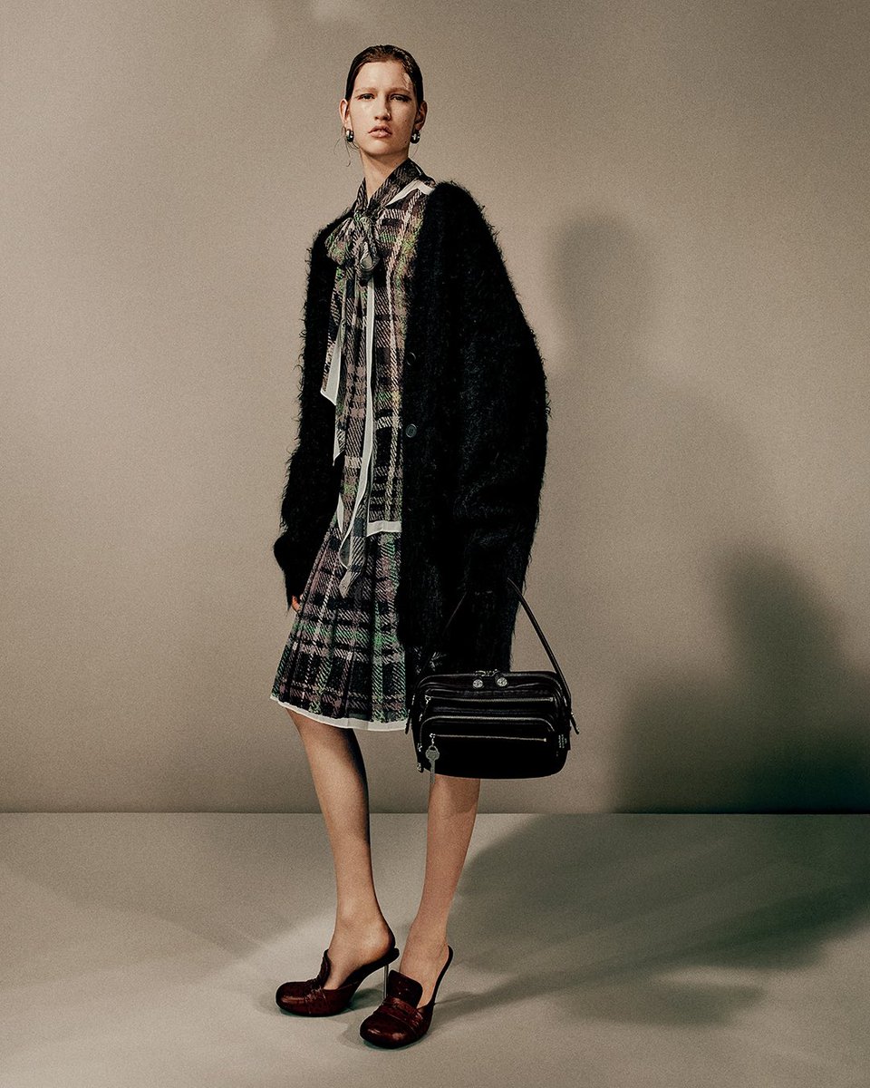 acnestudios's tweet image. Soft silhouettes.
Acne Studios Women’s Fall Winter 2025 collection explores plaid prints, furry knits, and sculpted bows. Checks appear pastel toned and printed on fluid, light fabrications - styled with the Camero bag for a complete look.
Discover the collection in stores…