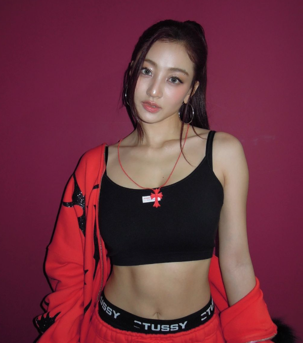 AboutMusicYT's tweet image. EJAE, the singing voice of Rumi from Kpop Demon Hunters, talks about working on TWICE's Jihyo's new solo song, ATM:

"Jihyo killed it! Her power vocals were amazing, and she is the sweetest person."