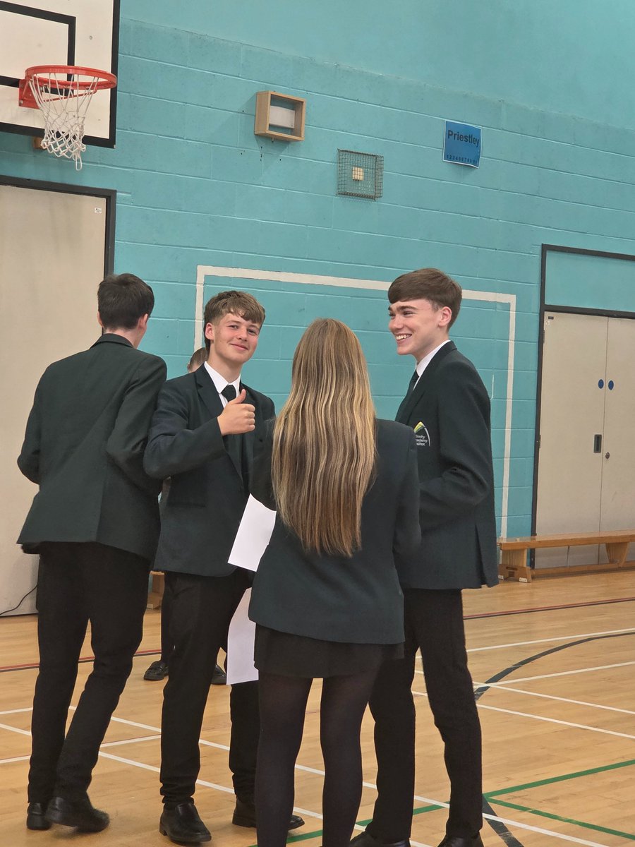 TrinityAcademyH's tweet image. Yesterday afternoon we gave our Year 10 students a taster of what results day will be like next summer as they received their Mock results. 📄

This is a great chance to reflect, learn, and aim higher for the actual exams next year. Keep up the hard work Year 10! ✨💚✨

#Year10