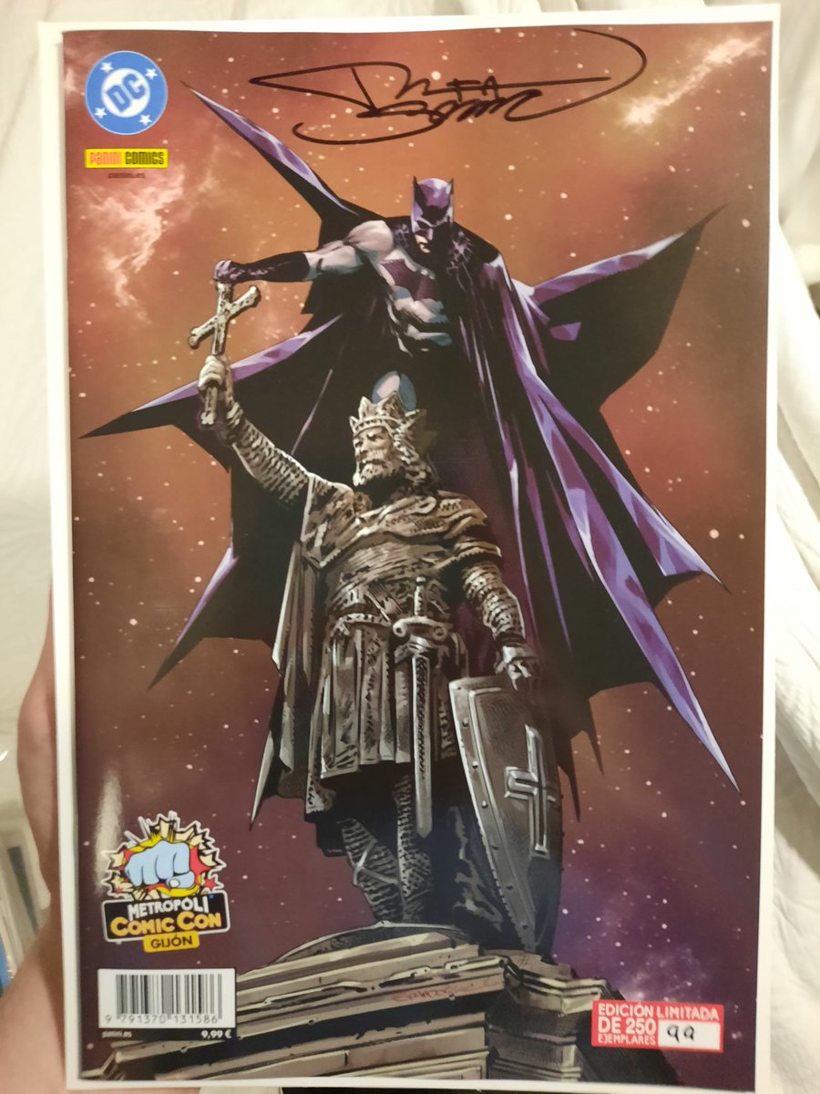 La Casa De EL (@lacasadeel) on Twitter photo De todas las portadas exclusivas de Metrópoli Comic Con, la que más alabanzas del público se ha llevado es la que muestra a Batman en la mítica estatua de Pelayo en <a href="/gijon/">Gijón/Xixón</a>, obra del gran <a href="/RafaSandoval75/">Rafa Sandoval</a>. De todas las portadas exclusivas de Metrópoli Comic Con, la que más alabanzas del público se ha llevado es la que muestra a Batman en la mítica estatua de Pelayo en <a href="/gijon/">Gijón/Xixón</a>, obra del gran <a href="/RafaSandoval75/">Rafa Sandoval</a>.