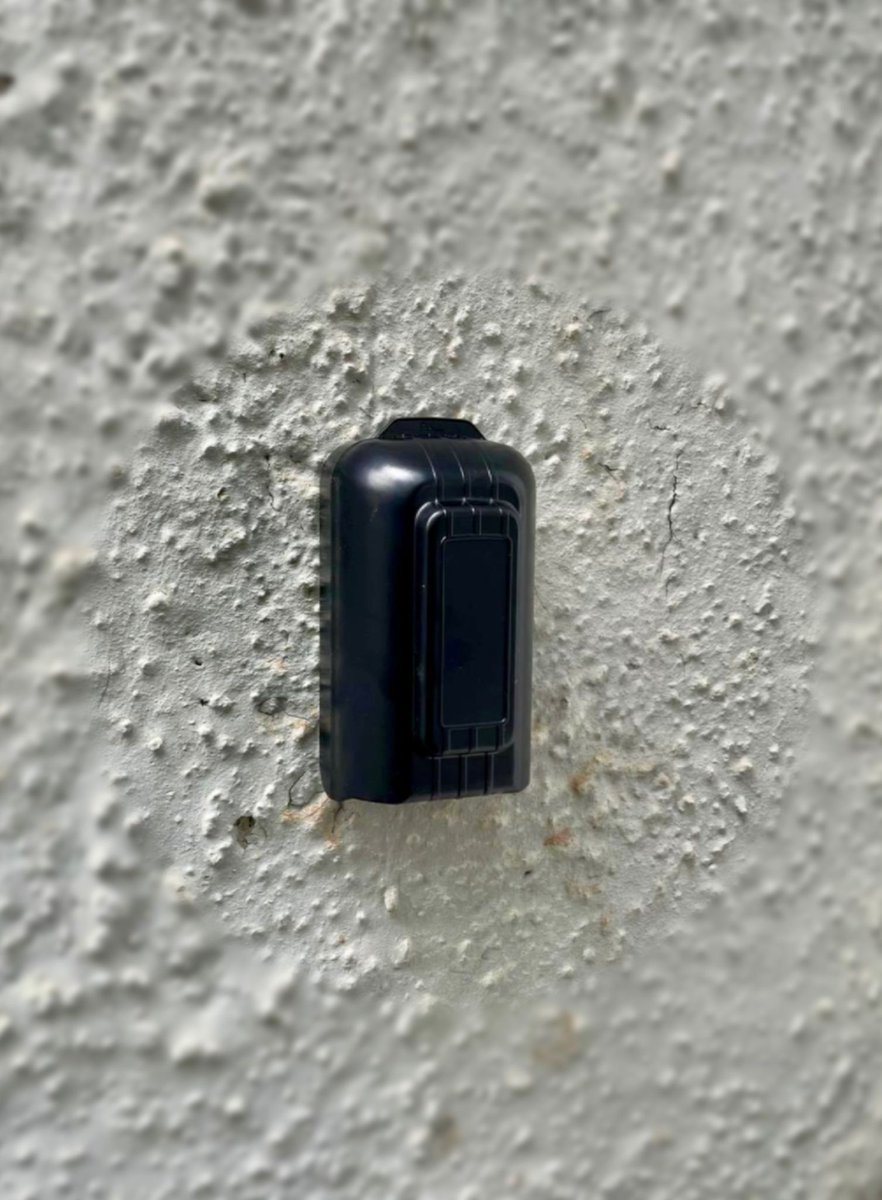 newtonlocks_'s tweet image. 🔐 Need secure access without handing out spare keys?

We installed a Police-accredited key safe—discreet, weatherproof &amp;amp; built for peace of mind.

Perfect for carers, cleaners, or contractors.

📞 01626 903051
🔗 newtonlocks.co.uk
#HomeSecurity #KeySafe #Devon