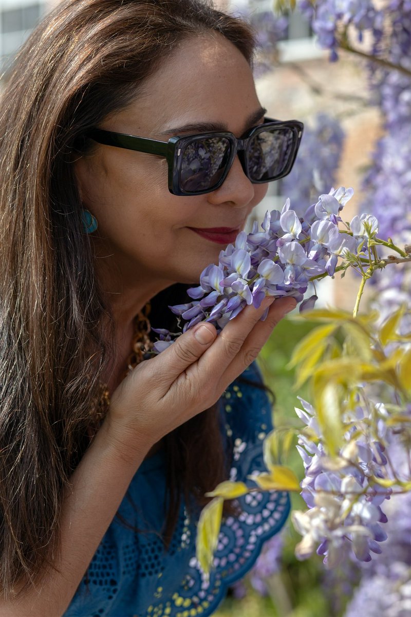 AMackenziePhoto's tweet photo. The Lovely Marcia 

#wisteriaflowers #wisteria #wisteriavibes #flowers #gardens #outdoors #outdoorphotography #groupshoot #fashion #fashionshoot #springtime #smelltheflowers #summerdress #earlhampark #model #femalemodel #norwich #campus #portraiture #landscapephotography https://t.co/sVuoOQWPiK