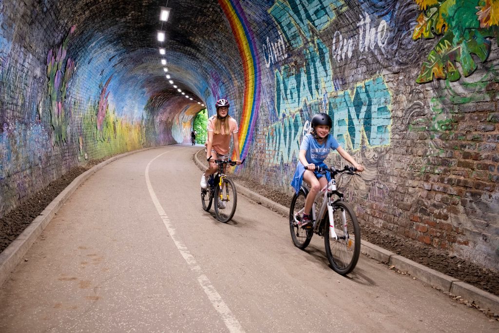 SustransScot's tweet image. Did you know π‘
You can discover some amazing art right from the #NationalCycleNetwork π²
Edinburgh's Colinton Tunnel, once a derelict and dark railway tunnel, has become one of the most visited locations on the Network π
Find out more: buff.ly/eFteyPG