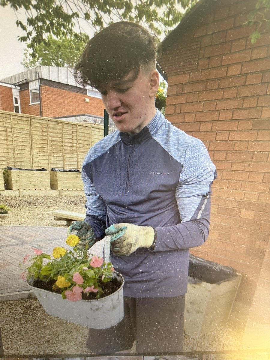 Year 10 have been on work experience this week. A group of students have helped to renovate St. Anne’s Prayer Garden and helped with maintenance of a local church ⛪️