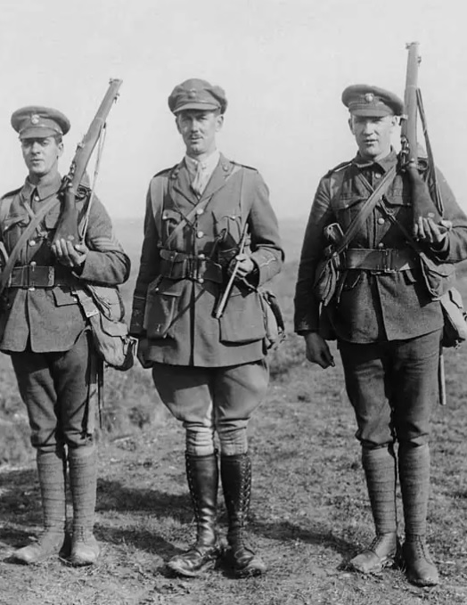 SuffolkArchives's tweet image. Step into 1916 Bury St Edmunds. Walk the streets where First World War conscripts lived & worked in these powerful tours. Happening 13 Jul, 10 Aug, 14 Sept, 19 Oct, 2 Nov. Book For King & Country with our partners @BuryTourGuides at orlo.uk/MQ3Ux #WWIWalk #BuryHistory