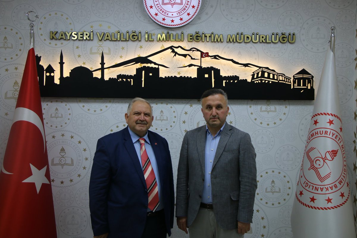 Talasemi ve Lösemilileri Sevenler Derneği Yönetim Kurulu Başkanı Faruk Başdemir ve dernek üyeleri, İl Millî Eğitim Müdürümüz Coşkun Esen’i makamında ziyaret etti. Gerçekleşen ziyarette, derneğin yürüttüğü faaliyetler ve eğitim alanında yapılabilecek iş birlikleri üzerine görüş