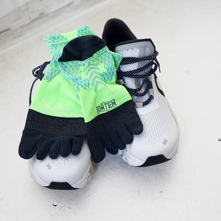 今週もお疲れ様でした😇
先月初め仕込んだ梅酒をもうすでに飲みはじめてるんですが、サラリとしててわたしはこのぐらいのが好きです🤗

IDATENハニカムテーピングソックスも吸水速乾性が高いので夏でもサラリと履いていただけます😇yo

🎐夏こそIDATEN🎐

ではでは皆さま素敵な週末をー🪄✨