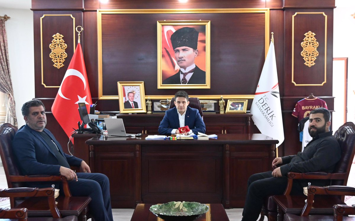 T.C. Derik Kaymakamlığı (@derikkaymakam) on Twitter photo 15 Temmuz Şehidimiz Mahmut Eşit’in kardeşleri Enver Eşit ve Hüseyin Eşit, Kaymakamımız <a href="/yemrebayrakli/">Yunus Emre Bayraklı</a>’yı makamında ziyaret etti.
<a href="/TC_icisleri/">T.C. İçişleri Bakanlığı</a>
<a href="/Mardin_Valiligi/">Mardin Valiliği</a>
<a href="/iletisim/">T.C. İletişim Başkanlığı</a> 15 Temmuz Şehidimiz Mahmut Eşit’in kardeşleri Enver Eşit ve Hüseyin Eşit, Kaymakamımız <a href="/yemrebayrakli/">Yunus Emre Bayraklı</a>’yı makamında ziyaret etti.
<a href="/TC_icisleri/">T.C. İçişleri Bakanlığı</a>
<a href="/Mardin_Valiligi/">Mardin Valiliği</a>
<a href="/iletisim/">T.C. İletişim Başkanlığı</a>