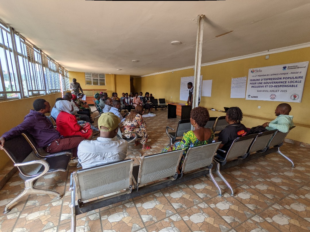 À Nkafu-Bukavu, une Tribune d'Expression Populaire a permis aux acteurs du marché Beach de résoudre les tensions liées à la gestion, l’insalubrité et l'insécurité. 
#Paix #Gouvernance #TEP #Bukavu