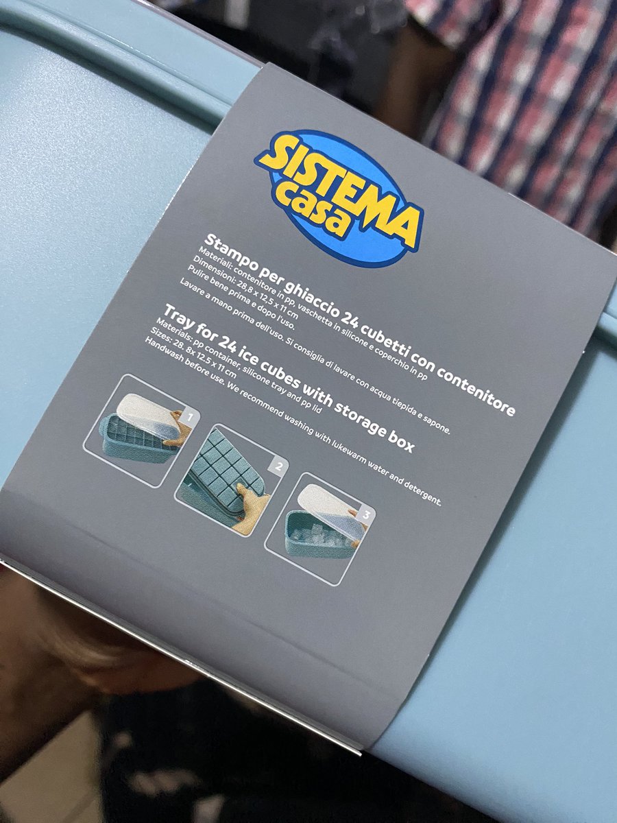 Moule à glaçon avec un contenant pour y verser les glaçons au fur et à mesure 

8.000Fcfa  

📍Douala
