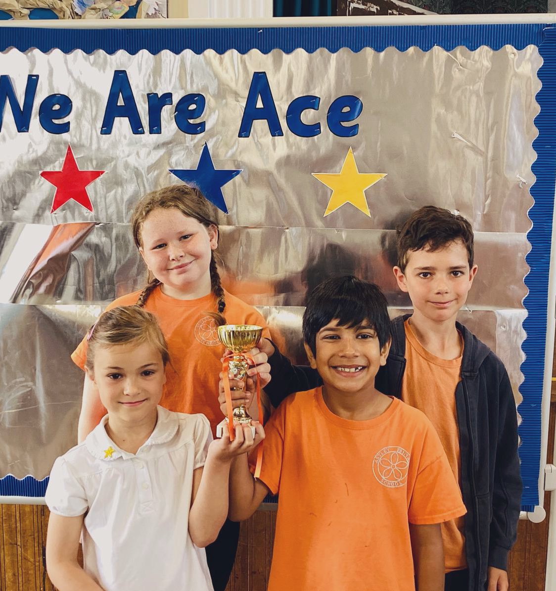 Rounding off a fantastic year of celebrations we have our very special Headteacher Awards 🥳 and our Sports Day winners - Team Amber  🧡

#weareace 🩵