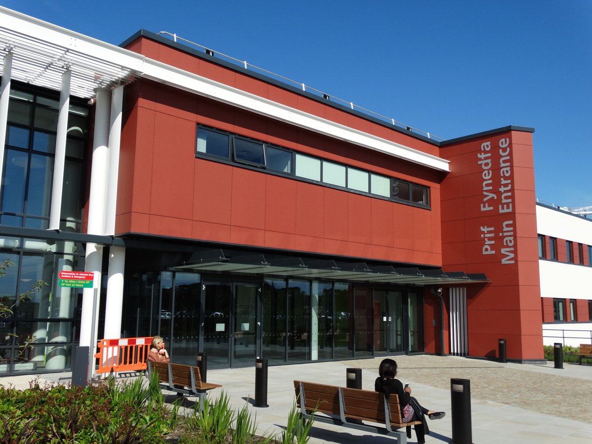 SwanseabayNHS's tweet image. Morriston Hospital is to get a new CT scanner thanks to £4.8m funding from Welsh Government. It means more people can be scanned and assessed. Read more sbuhb.nhs.wales/news/swansea-b…