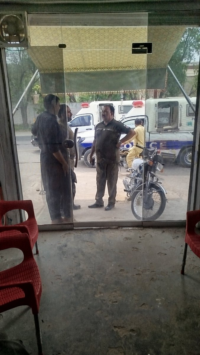 AashirBrothers's tweet photo. @OfficialDPRPP 
@homedptpunjab @OfficialDPRPP 
@OfficialDGISPR @UN 
They are here to arrest me https://t.co/XYjl9xx00H