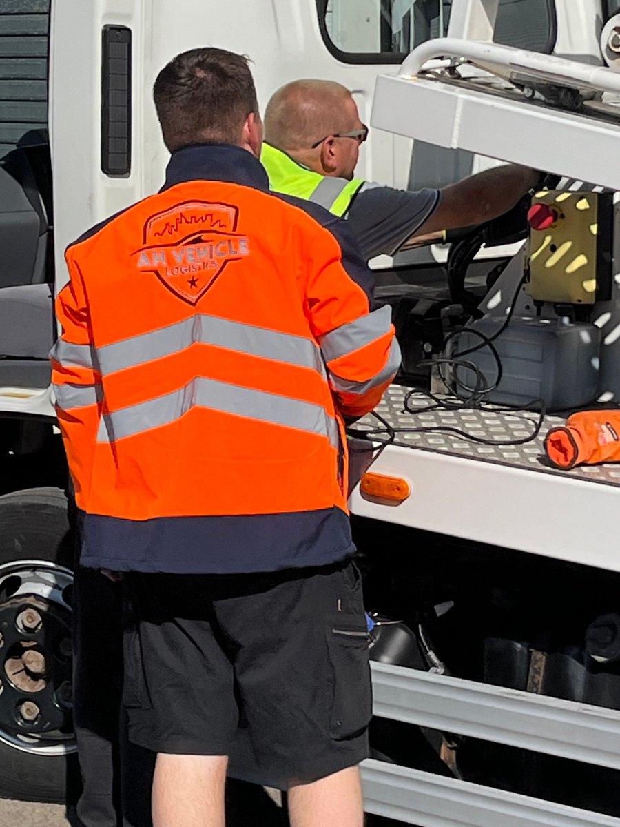 🚗Huge shoutout to AH Vehicle Logistics who were kind enough to deliver a car free of charge to our automotive department!

Special thanks go to Lee who went above and beyond in delivering the vehicle🙏