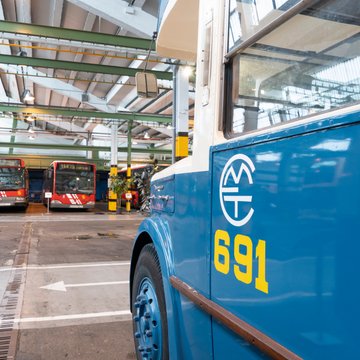 😱 ¡Últimos días para visitar nuestro #MuseoEMT!

🚌 Viaja en el tiempo con los paneles de línea, maquetas, y, por supuesto, las joyas del museo: los vehículos históricos.

 En agosto cerrará sus puertas, así que reserva YA tus entradas 👉 entradasmuseo.emtmadrid.es
