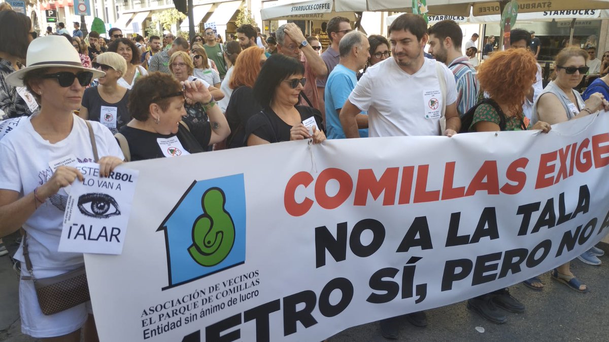 Federación Vecinal de Madrid (@fravm) on Twitter photo Ayer el consejero de Transportes de la <a href="/ComunidadMadrid/">Comunidad de Madrid</a> , en modo paseo de propaganda, presentó sus planes para el arrasado parque de Comillas. Lo hizo sin vecinos/as, sin <a href="/AvComillas/">A.V Barrio Comillas (Madrid)</a> <a href="/afaceipperu/">Asociación de Familias del Alumnado del CEIP Perú</a> , que llevan meses esperando visitar las obras y una respuesta a sus propuestas. Ayer el consejero de Transportes de la <a href="/ComunidadMadrid/">Comunidad de Madrid</a> , en modo paseo de propaganda, presentó sus planes para el arrasado parque de Comillas. Lo hizo sin vecinos/as, sin <a href="/AvComillas/">A.V Barrio Comillas (Madrid)</a> <a href="/afaceipperu/">Asociación de Familias del Alumnado del CEIP Perú</a> , que llevan meses esperando visitar las obras y una respuesta a sus propuestas.