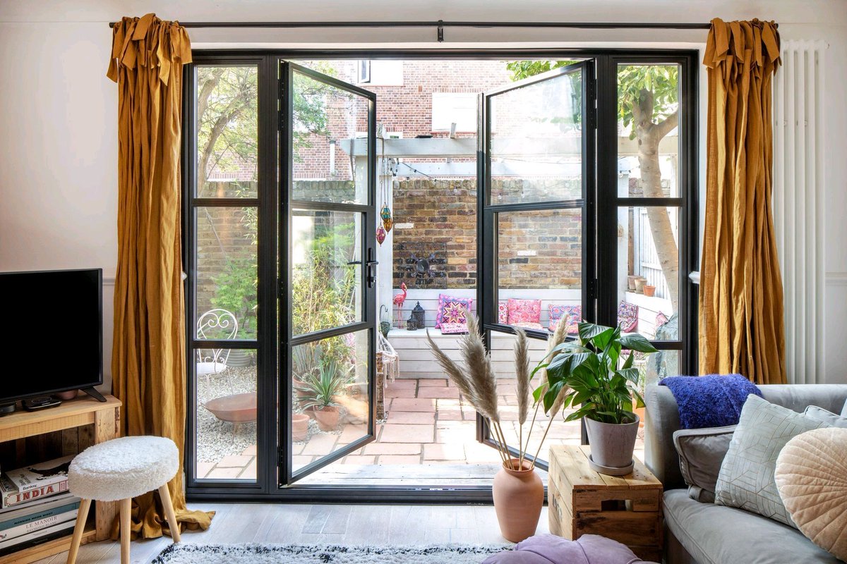 Who are the people that genuinely prefer to buy online vs the white glove, hand-held experience you get from the supply and fix route and a great showroom? 
Latest consumer blog post on why buying online is not what it seems. 
buff.ly/J2XHDoX