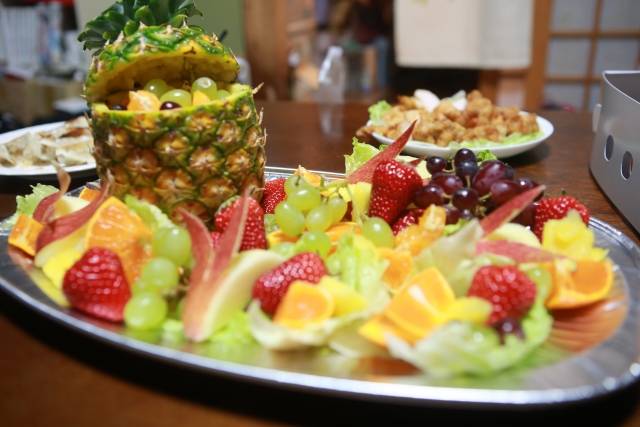 おうちフルーツ、ただ並べるだけじゃもったいない！
切り方や盛りつけを少し工夫するだけで、おうちでもパーティ気分が味わえますよ♪

▼夏のフルーツの盛り付けアレンジ
genki-mama.com/articles/anLo6

#フルーツアレンジ #夏のおうち時間 #盛り付けアイデア #元気ママ応援プロジェクト