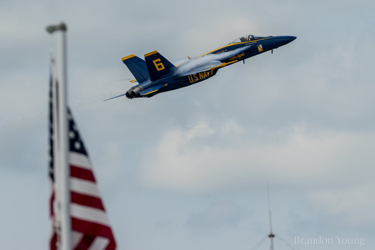 combatpenguin81's tweet photo. Another shot of the Blue Angels at the Chippewa Valley Air Show. Happy 4th Of July. #CVAS25 #CVAS https://t.co/SX5UwpebKj
