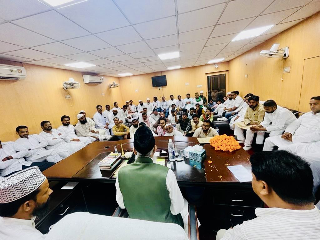 प्रिय साथियो,
बहुत दुख के साथ सूचित करना पड़ रहा है कि आपकी पार्टी राष्ट्रीय ओलमा कौंसिल के केंद्रीय कार्यालय में भयंकर आग लगने से सब कुछ जलकर राख हो गया। वहां अब कुछ भी नहीं बचा, ये है कि कोई हताहत नही हुआ है।