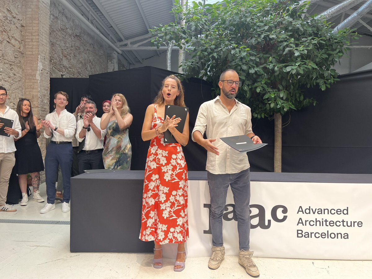 vicenteguallart's tweet image. Hoy es la graduación del @IAAC de la clase 2024-25, con 243 estudiantes de 52 paises correspodientes a 7 masters y 6 posgrados, reunidos en el Poblenou de Barcelona. Felicidades a todos!!