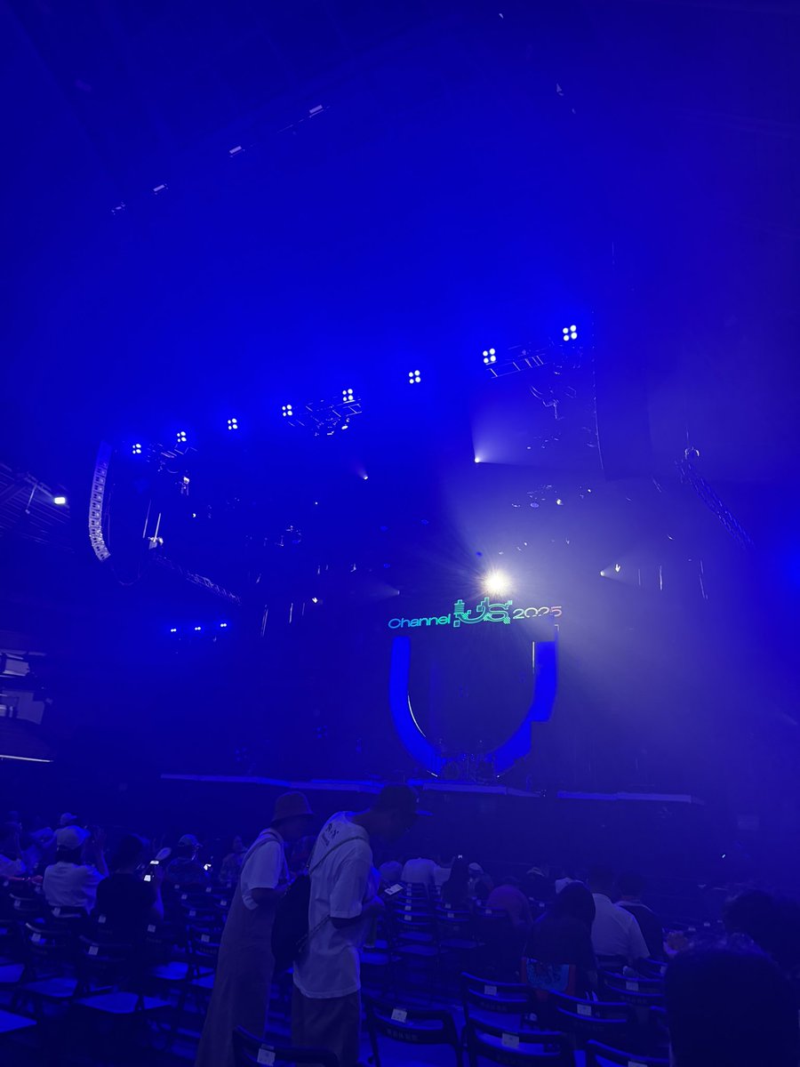 20210727a's tweet photo. 本日ここから！A６ブロック14列！ちかい！
一曲目はリトルシンガーに期待です。
#緑黄色社会 
#リョクシャカ
#ChannelUs https://t.co/fR2PNUAmuJ