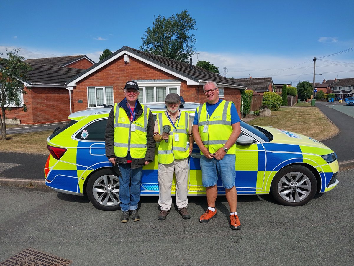 PCSO Price has been out with Coven Community Speed Watch this morning on Poplars Farm Way 🚔

Two drivers spoken with regarding their speed 🚗 #30mph