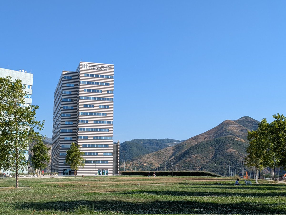 LeconteLudovic's tweet image. Two inspiring days in Giuseppe Vicidomini’s lab! Huge thanks to him and his team for the warm welcome, the training on the SPAD array, and all the valuable advice. Looking forward to more scientific exchanges! 🙏🔬 #science  @VicidominiLab @MalacridaLab