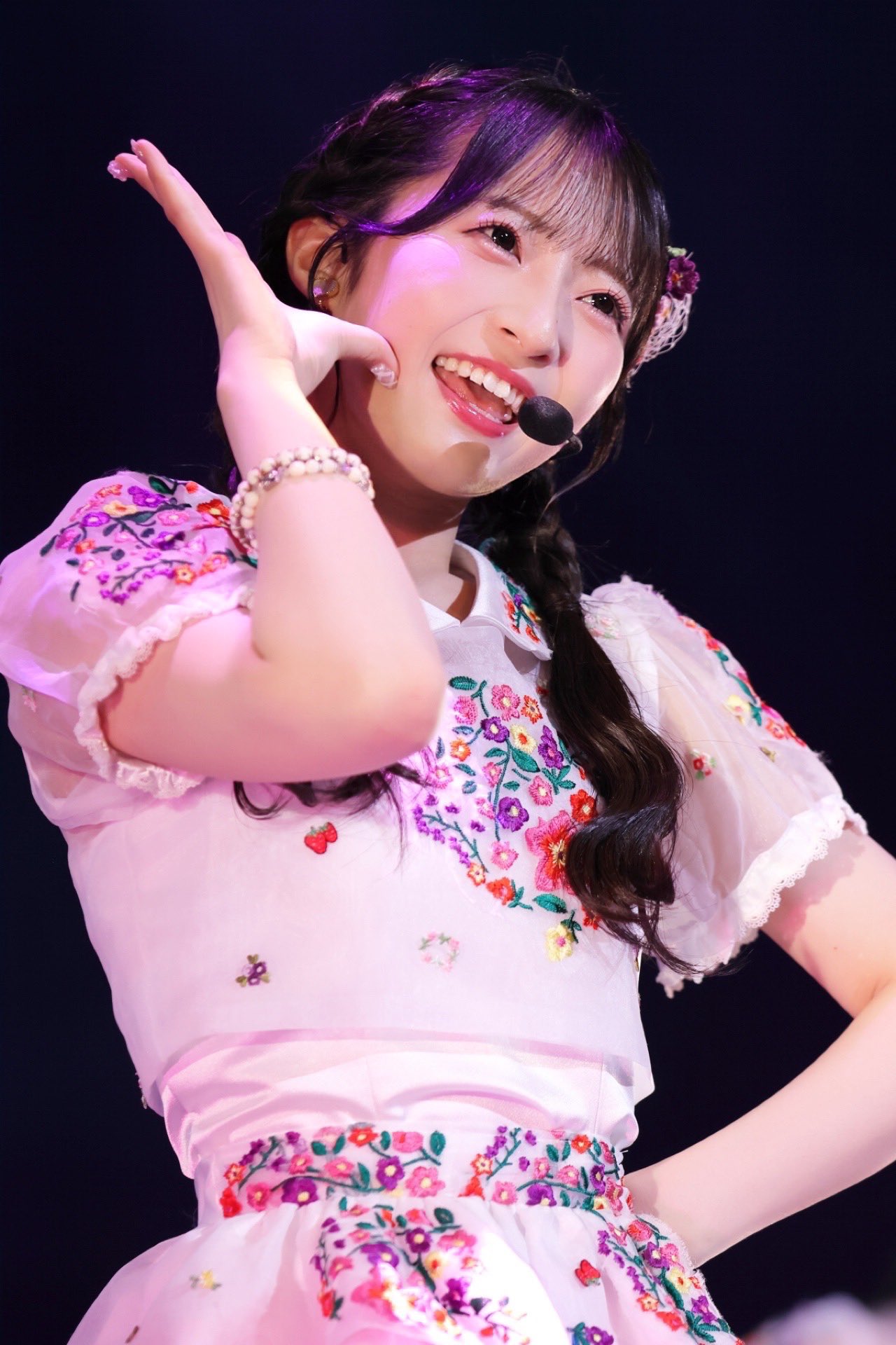 AKB48 Officialスクラッチ A賞サイン入りタペストリー秋山 由奈 AKB48 Officialスクラッチ A賞サイン入りタペストリー秋山 由奈
