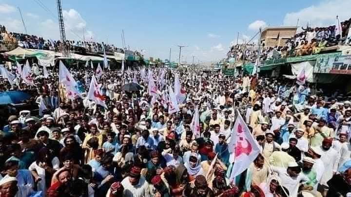 RafiqDawar3's tweet photo. “اپ نے ہمیں تین دن کا وقت دیا تھا کہ ہم فیصلہ کریں؟
دیکھ لو، یہ ہے ہمارا فیصلہ!
No more operations in Waziristan https://t.co/e1VvADvib7