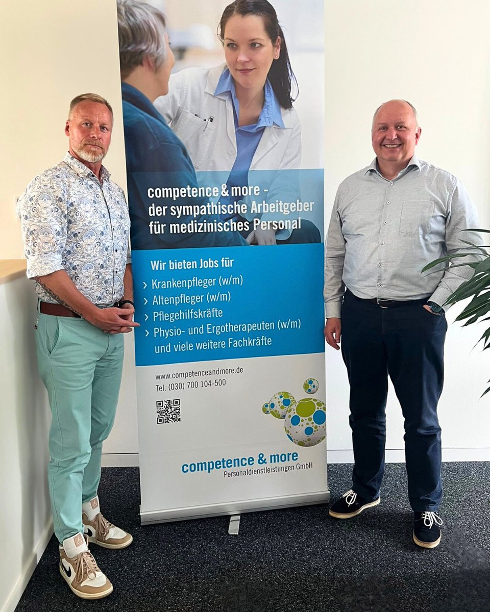 competencemore's tweet photo. Safety first. 👍 Unser Betriebsarzt Dr. Marcus Noje vom Werksarztzentrum Deutschland (rechts im Bild) bei der letzten ASA-Sitzung gemeinsam mit Geschäftsführer Torsten.

Vielen Dank für das Update zu Arbeitssicherheit, Gesundheitsschutz und Prävention! 🦺🥽☢️ https://t.co/Oc6mYRbQn7