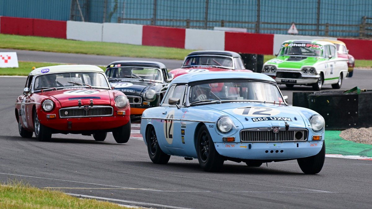 Donington Park heads back into the past with Equipe Classic Racing this weekend and there is still a little bit of time to save with discounted advance tickets. Book before 4pm today (Friday) to secure the best price - full price on the gate 🏁

🔗 donington-park.net/news/2025/jun/…