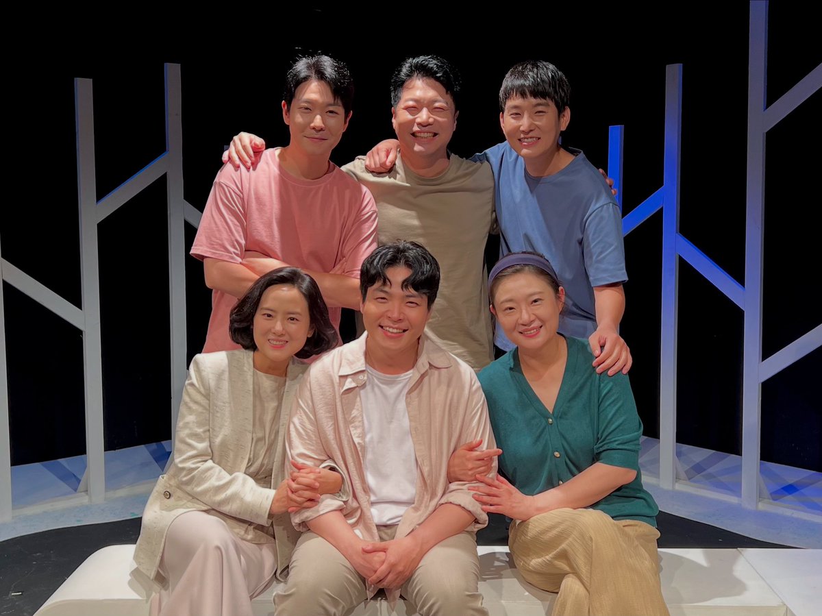 ramstage2023's tweet photo. 연극 <이 여름이 지나면> D+1🎉

오늘은 두 번째 팀의 첫 공연을 앞두고 있습니다.
어제의 설레는 마음을 그대로 간직한 채, 관객분들을 맞이할 준비를 마쳤습니다.
연극 <이 여름이 지나면> 잠시 뒤에 뵙겠습니다🙂‍↕️

-
2025.07.03-07.27
연우소극장

#램스테이지 #연극 #이여름이지나면 #대학로 https://t.co/41m44PD79l