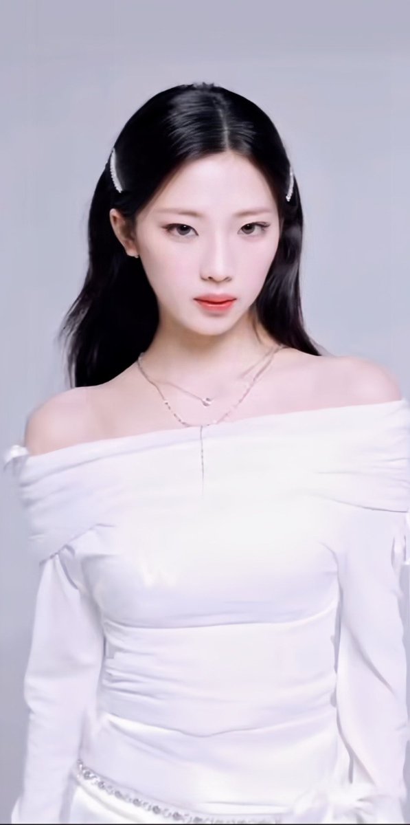 PopBaseRuka's tweet photo. RUKA of BABYMONSTER portraying swanlake beauty in new photo https://t.co/d14qyfDS5x