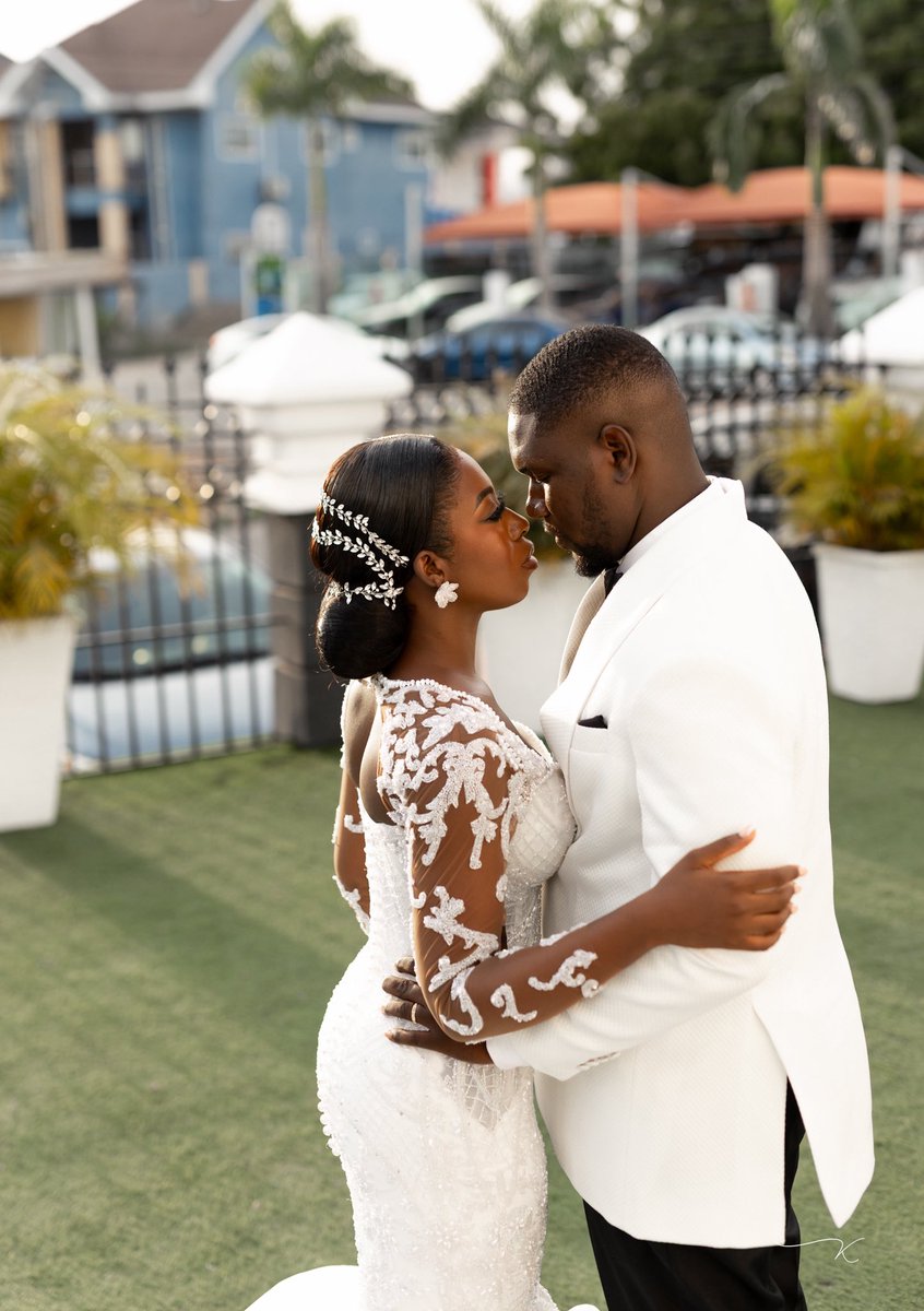 OhenekingKay's tweet photo. Sealed with a Kiss 🤍 Michael &amp; Owusuwaa https://t.co/6jd7CIoTwp