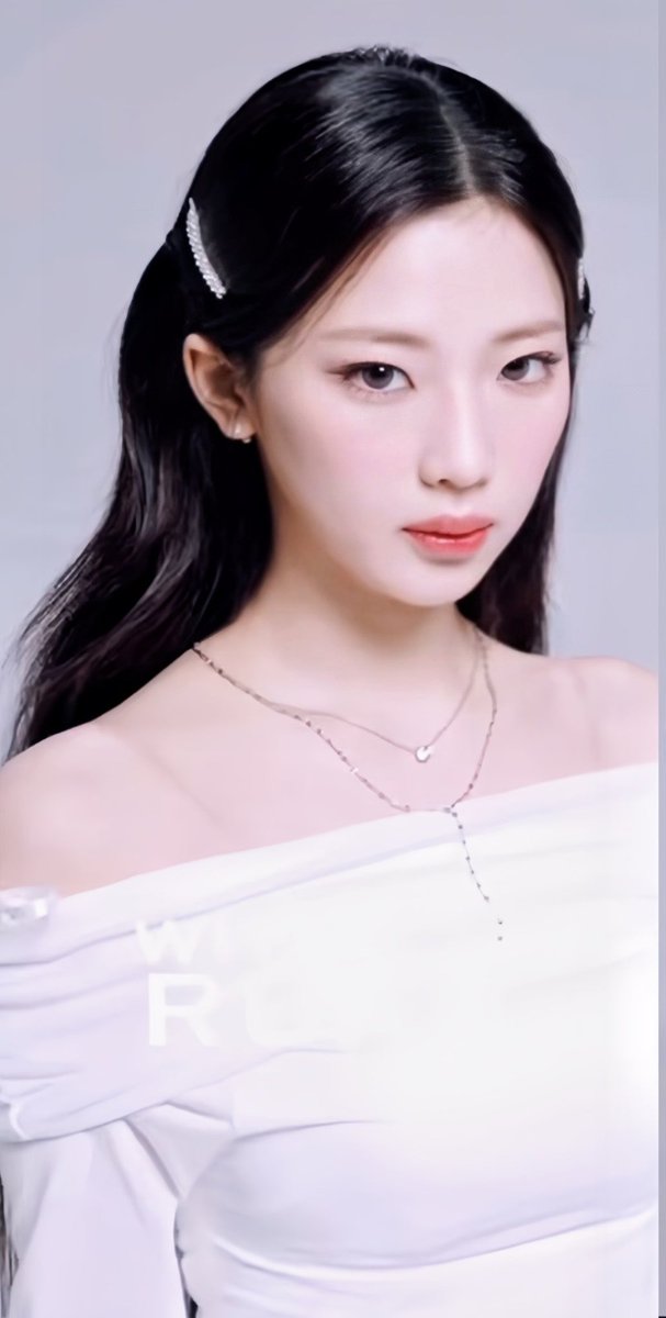 PopBaseRuka's tweet photo. RUKA of BABYMONSTER showing off her peach visual for a-eye brand https://t.co/c5EmzV9fc5