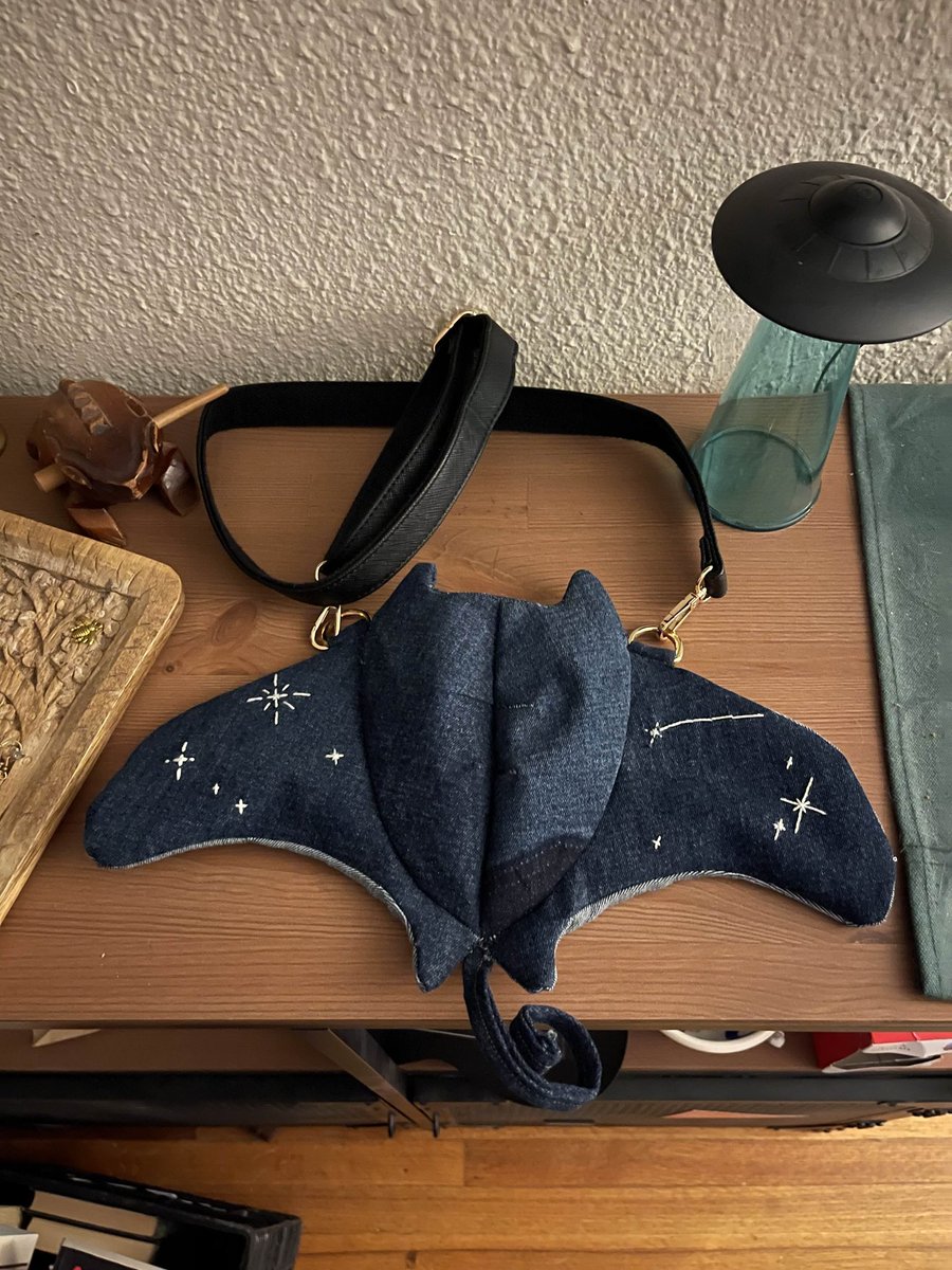 MANTA IS BACKK

🌊 OPEN PO Batch 3 Manta Bag for Manta Squad! 🐋

🗓 4-15 July 2025

Tas handmade dengan material jeans premium!

🐚 Detail &amp; Order here: forms.gle/1WP4ohxnNMWiok…

Hanya untuk 15 slot! Jangan sampai kehabisan! 💙

🌊 Catch the Wave, Manta Bag is Here! 🌊