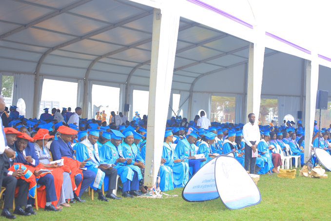 suethereporter's tweet image. Over 1524 have attained degrees and diplomas in their field of study @UCUniversity and among those was the leader of #opposition @JoelSsenyonyi
Congratulations #ucugrad25