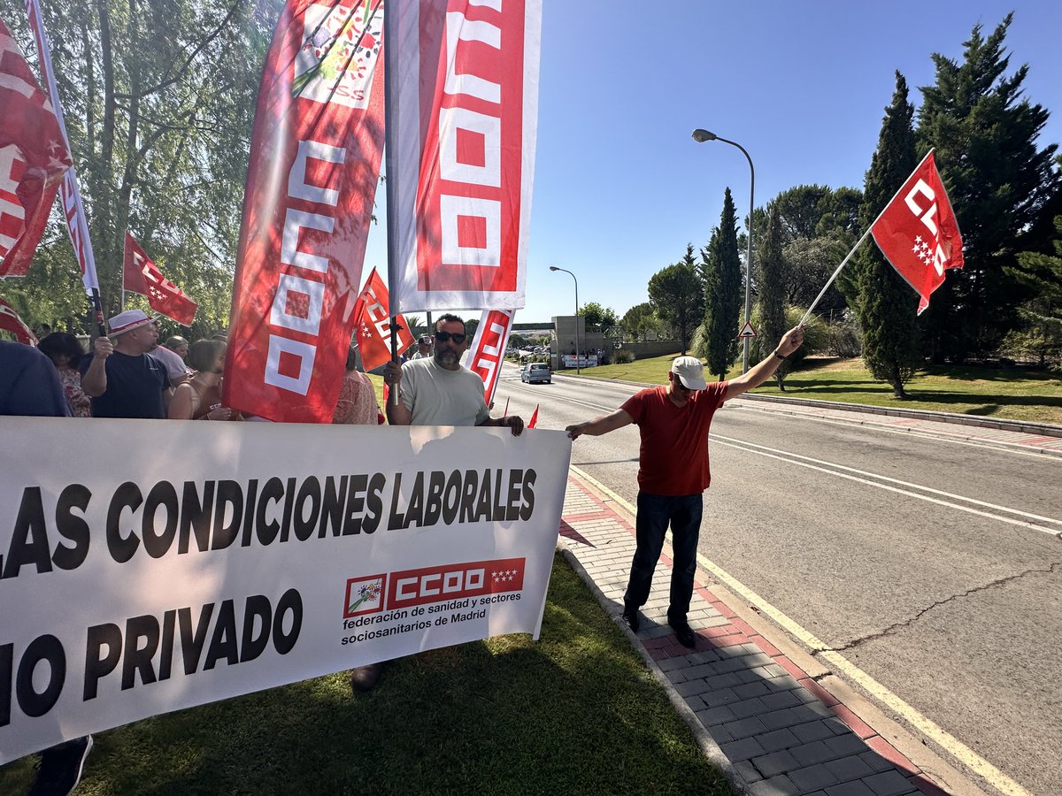 CCOOSanidadMad's tweet photo. ￼ ￼
🔉Más de 200 profesionales que trabajan en #Parcesa @ParcesaA14025 se movilizan para impedir que modifiquen sustancialmente sus condiciones de trabajo. 

✊Tienen derechos y #CCOO está con ellos y ellas #funerarias también son profesionales indispensables 🪦 https://t.co/DGnHzFKcoj
