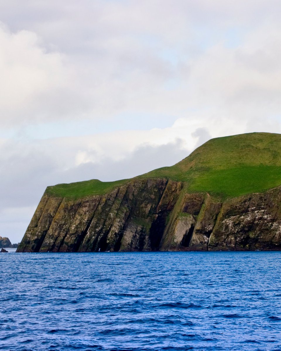 Fair Isle’s Bird Observatory has reopened 6 years after it was destroyed by a fire.

The £10m project was supported organisations including @ScotGov.

Fair Isle, with population of just 50, is located between Shetland and Orkney.

More 👇
bbc.co.uk/news/articles/…