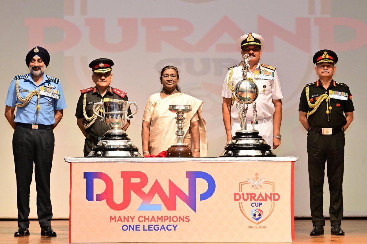 DD NEWS JAMMU | डीडी न्यूज़ जम्मू (@ddnews_jammu) on Twitter photo President Droupadi Murmu unveils and flags off the trophies of the Durand Cup Tournament 2025 at a function held at <a href="/rashtrapatibhvn/">President of India</a>.
President says that events like the #DurandCup not only foster the spirit of the game but also help develop the next generation of football President Droupadi Murmu unveils and flags off the trophies of the Durand Cup Tournament 2025 at a function held at <a href="/rashtrapatibhvn/">President of India</a>.
President says that events like the #DurandCup not only foster the spirit of the game but also help develop the next generation of football