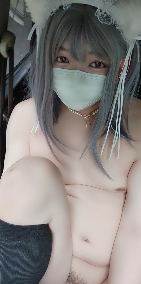 最近変な写真ばかり撮ってる気がします...
夏物の服あんまり無いし(っ◞‸◟c)