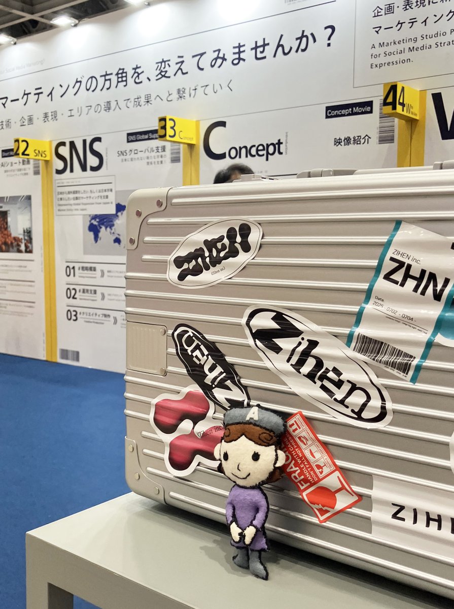 DICColorDesign's tweet photo. 社員Aです

会場内で素敵なブースを撮影させてもらいました

こちらはZIHEN株式会社様のブースです

旅行のトランクと空港のゲートのような
デザインが印象的でした

#DCD展示会への道
#コンテンツ東京
#CONTENTTOKYO
#企業公式つぶやき部 https://t.co/jJPv90vk0w