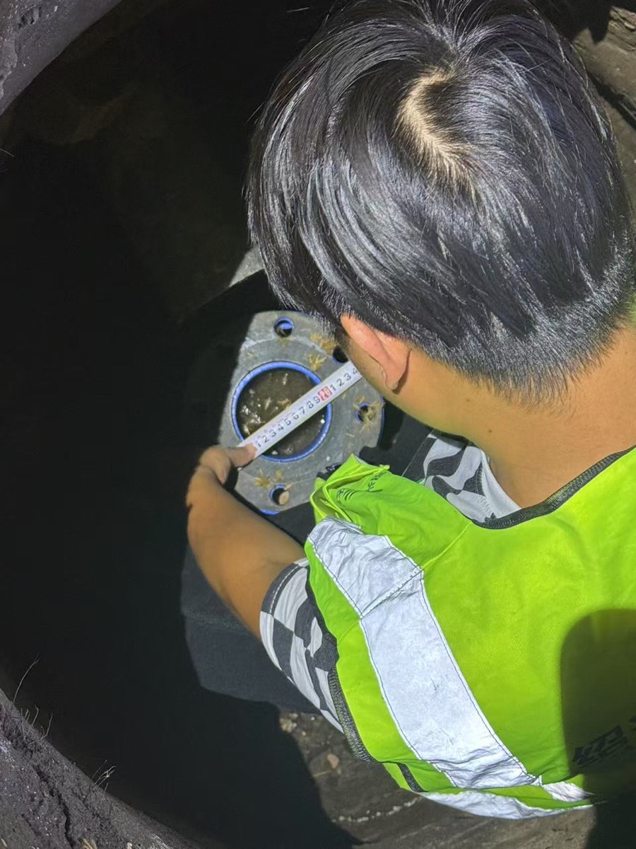 EasySight2010's tweet photo. Team demoed the  G70-U2 inspection robot through the client's water pipes – scanned 600m total through a DN100 port with 0.5m/s flow. They loved our sensor audio! Super clear, ultra-intuitive – showed everything perfectly. Deal SEALED on the spot! 
#pipelinesolutions  #cctvrobot https://t.co/HqbFecu6Xp