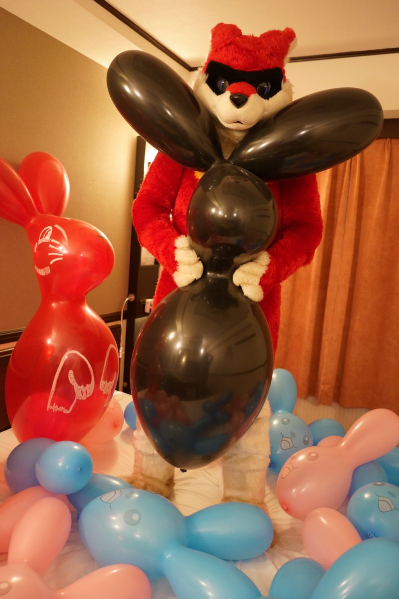 #FursuitFriday 
#FursuitsFriday 
#Looner 
#LoonerFur 
Photo by <a href="/balloonfoxy/">風狐</a>