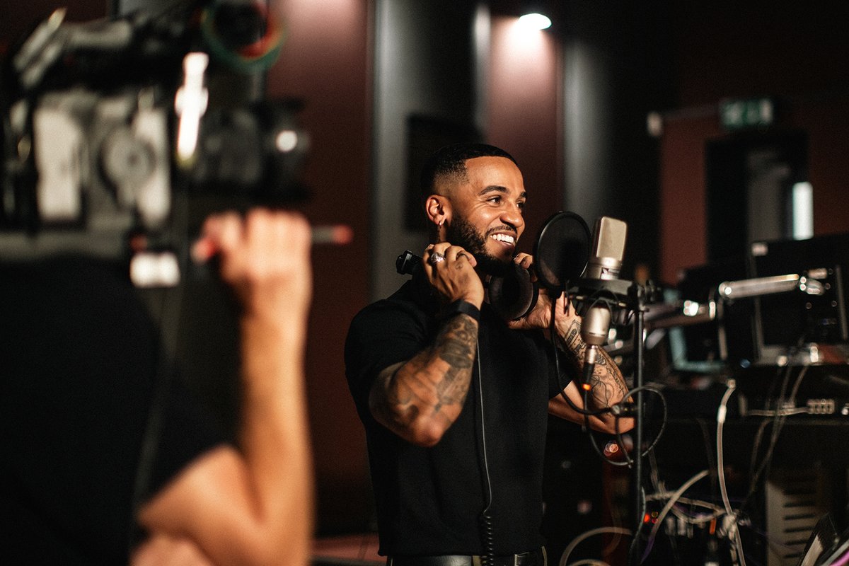 PinewoodStudios's tweet image. It was great to host this recording session at #SheppertonStudios for our friends @pixar and @DisneyStudios. Aston Merrygold takes us behind the scenes as he lends his voice to ‘Co-worker Aston’ in the UK release of #Elio.